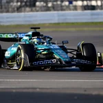 Alonso dio 77 vueltas en Baréin con el nuevo monoplaza