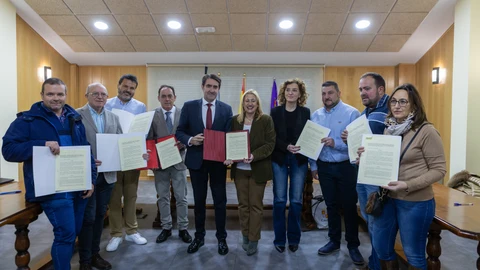 Suárez-Quiñones durante la firma del convenio en Soria