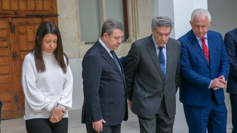 Minuto de silencio por los dos guardia civiles asesinados en el Palacio de Fuensalida