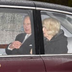 Carlos III y Camilla, ya en Londres