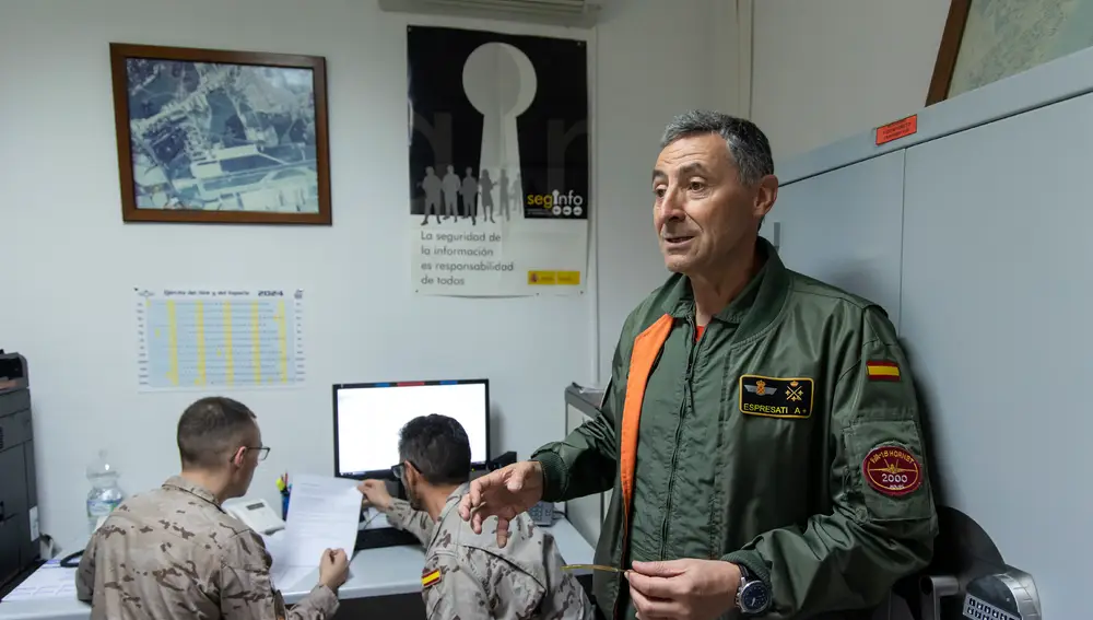 El general Francisco González-Espresati en la base aérea de Málaga habla sobre la operación 'Eagle Eye'