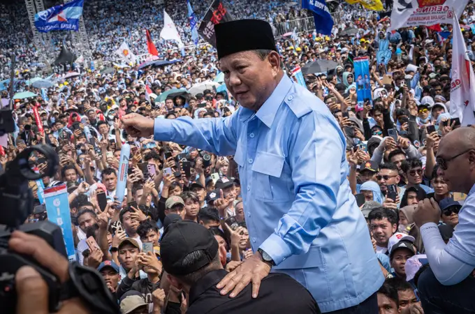 Un general apartado del Ejército, favorito en las elecciones de Indonesia en las que votan 204 millones de electores
