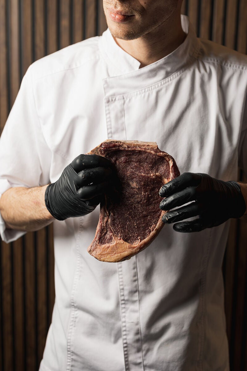 La carne de Txogitxu es la protagonista del restaurante Lobo Blanco