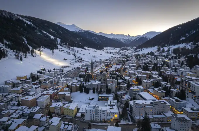 Escándalo en Suiza: una tienda de esquí investigada por antisemitismo por no querer alquilar material a judíos