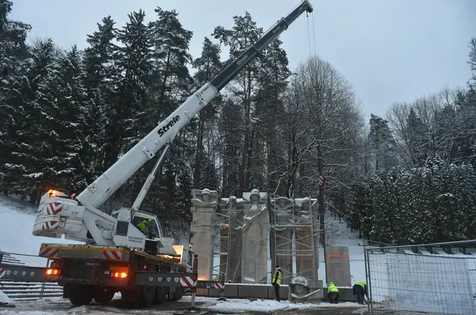 Rusia pone en busca y captura a la primera ministra de Estonia por derribar las estatuas soviéticas