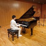 Hugo, el youtuber pianista de 12 años que toca contra el cáncer
