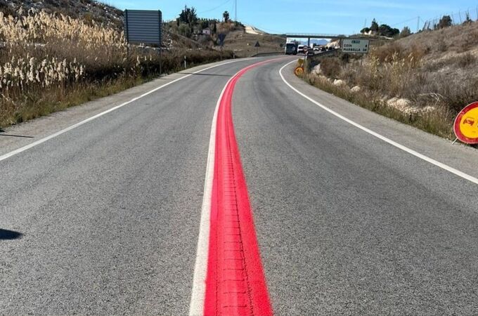 La DGT introduce la línea roja para reducir accidentes de tráfico en España 