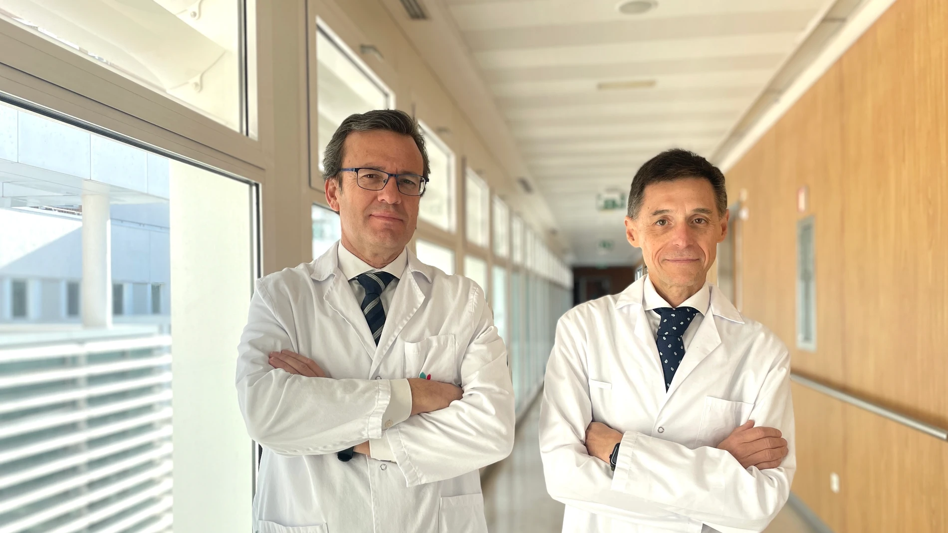 Los doctores de la Unidad de Cirugía Colorrectal del Hospital Quirónsalud Infanta Luisa de Sevilla, Antonio Amaya y Fernando de la Portilla