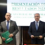 El presidente de Caja Rural de Zamora, Nicanor Santos, y el director general, Cipriano García,presenta el balance y cuenta de pérdidas y ganancias de la entidad