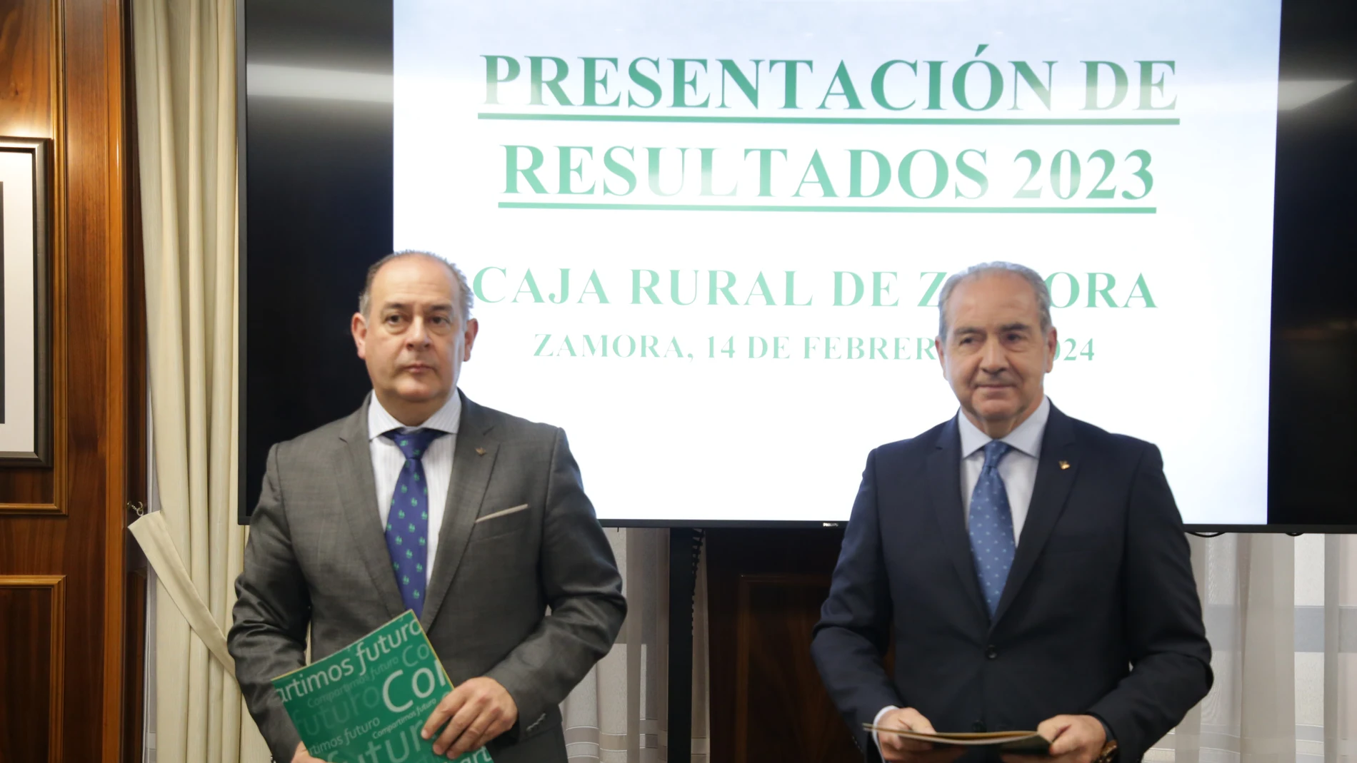El presidente de Caja Rural de Zamora, Nicanor Santos, y el director general, Cipriano García,presenta el balance y cuenta de pérdidas y ganancias de la entidad