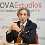 El director del Servicio de Estudios Económicos de Castilla y León (ECOVAEstudios), Juan Carlos de Margarida, presenta el Observatorio