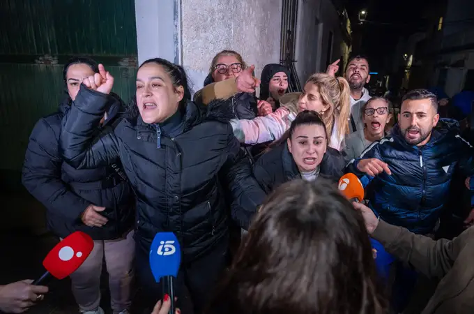 Las mujeres de los narcos detenidos atacan a la prensa por mostrar sus caras: 
