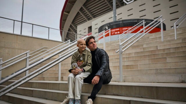 Gonzalo Caballero y María a las puertas del Wanda Metropolitano