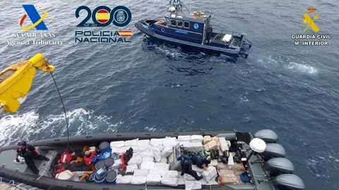 Interceptada una narcolancha con cuatro toneladas de cocaína a 500 millas al sur de Canarias