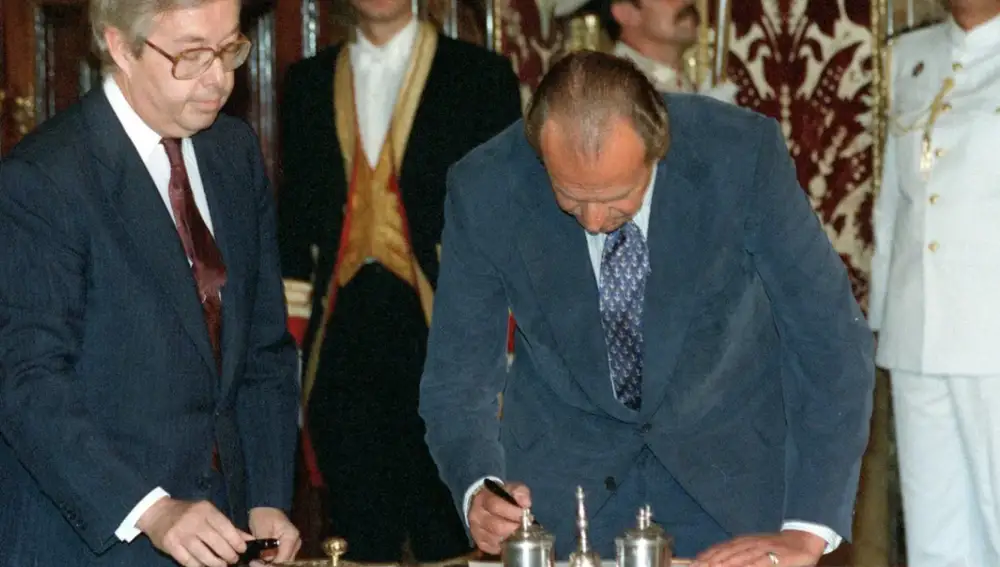 Don Juan Carlos sanciona cambio constitución en 1992