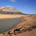Los restos del antiguo pueblo de Peñarubia han quedado al descubierto por la ausencia de agua en el embalse de Guadalteba a causa de la extrema sequía