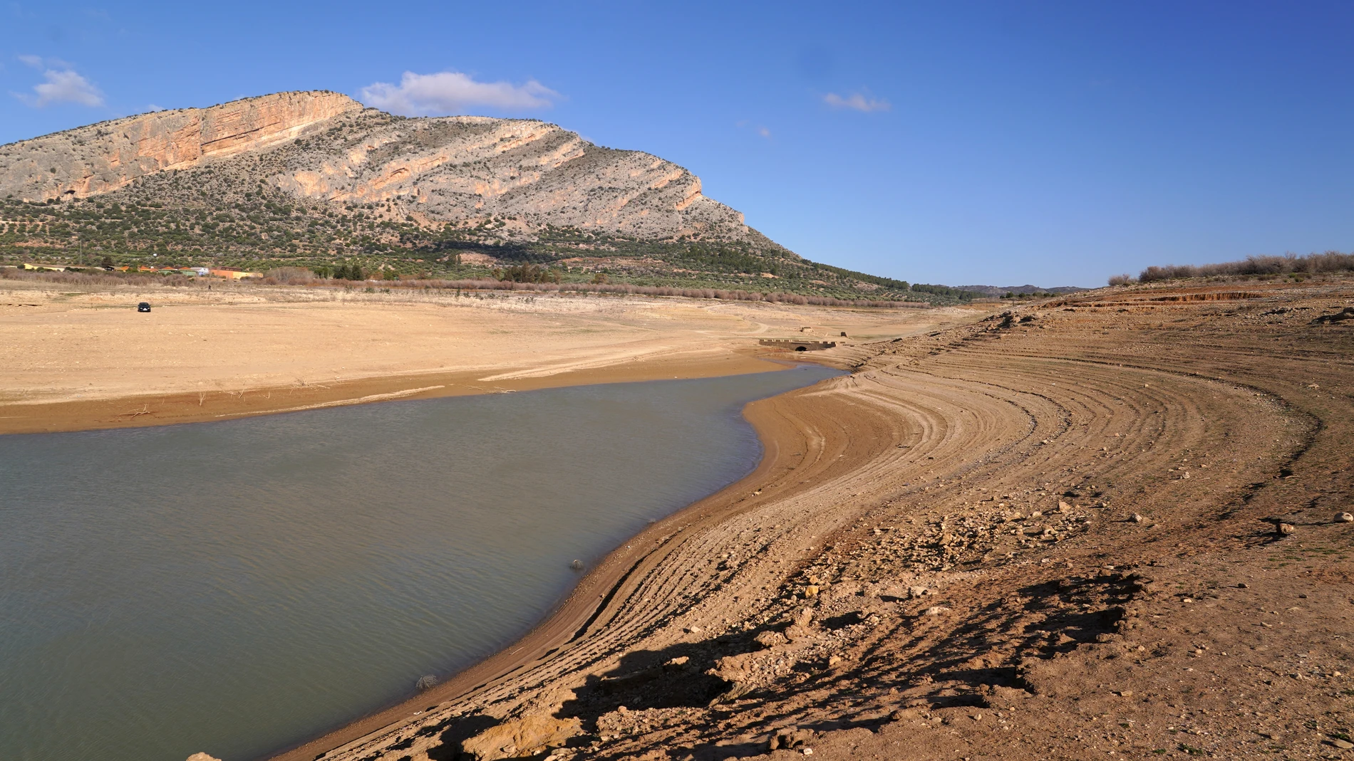 Los restos del antiguo pueblo de Peñarubia han quedado al descubierto por la ausencia de agua en el embalse de Guadalteba a causa de la extrema sequía