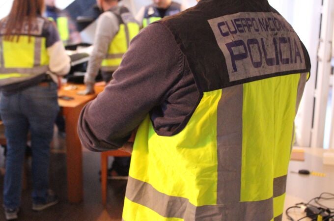 La Policía Nacional desarticula un grupo especializado en robos en oficinas y detiene a dos personas