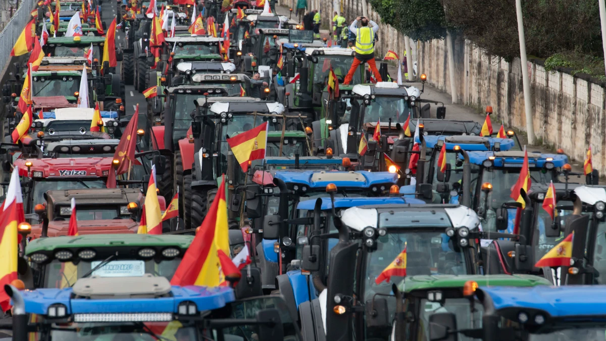 Pedro Sánchez fríe a multas a agricultores y ganaderos por las tractoradas