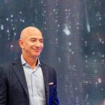 EEUU.- Jeff Bezos vende otro paquete de 12 millones de acciones de Amazon por más de 2.000 millones de dólares