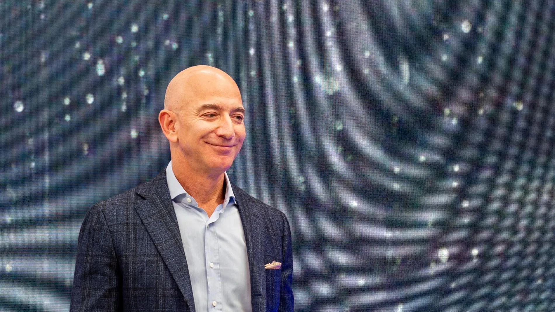 EEUU.- Jeff Bezos vende otro paquete de 12 millones de acciones de Amazon por más de 2.000 millones de dólares