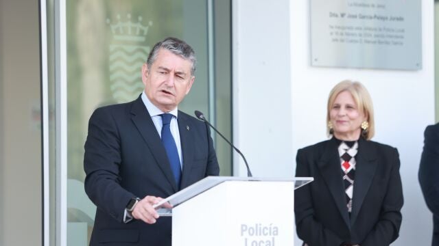 Antonio Sanz en la inauguración de la Jefatura de la Policía Local de Jerez.