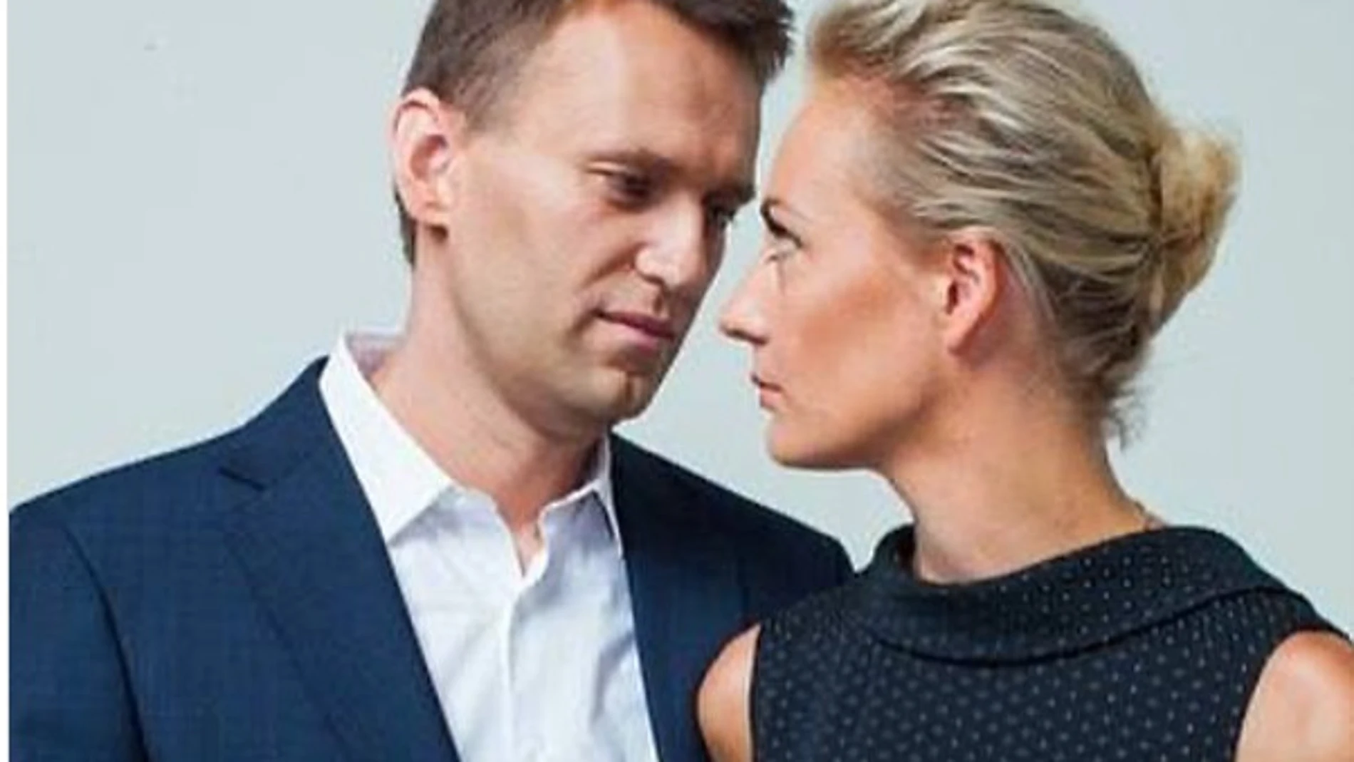 “Ventiscas azules y miles de kilómetros": el poético mensaje de Navalni a su esposa por San Valentín