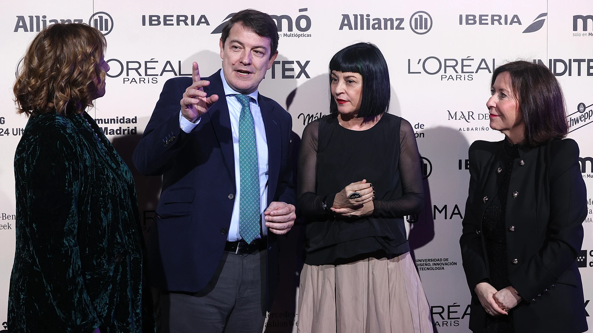 Fernández Mañueco junto a Fely Campo momentos antes de su desfile en la Fashion Week