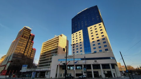 Fotografía, desde el exterior, del imponente edificio del hotel Dom Pedro Lisboa