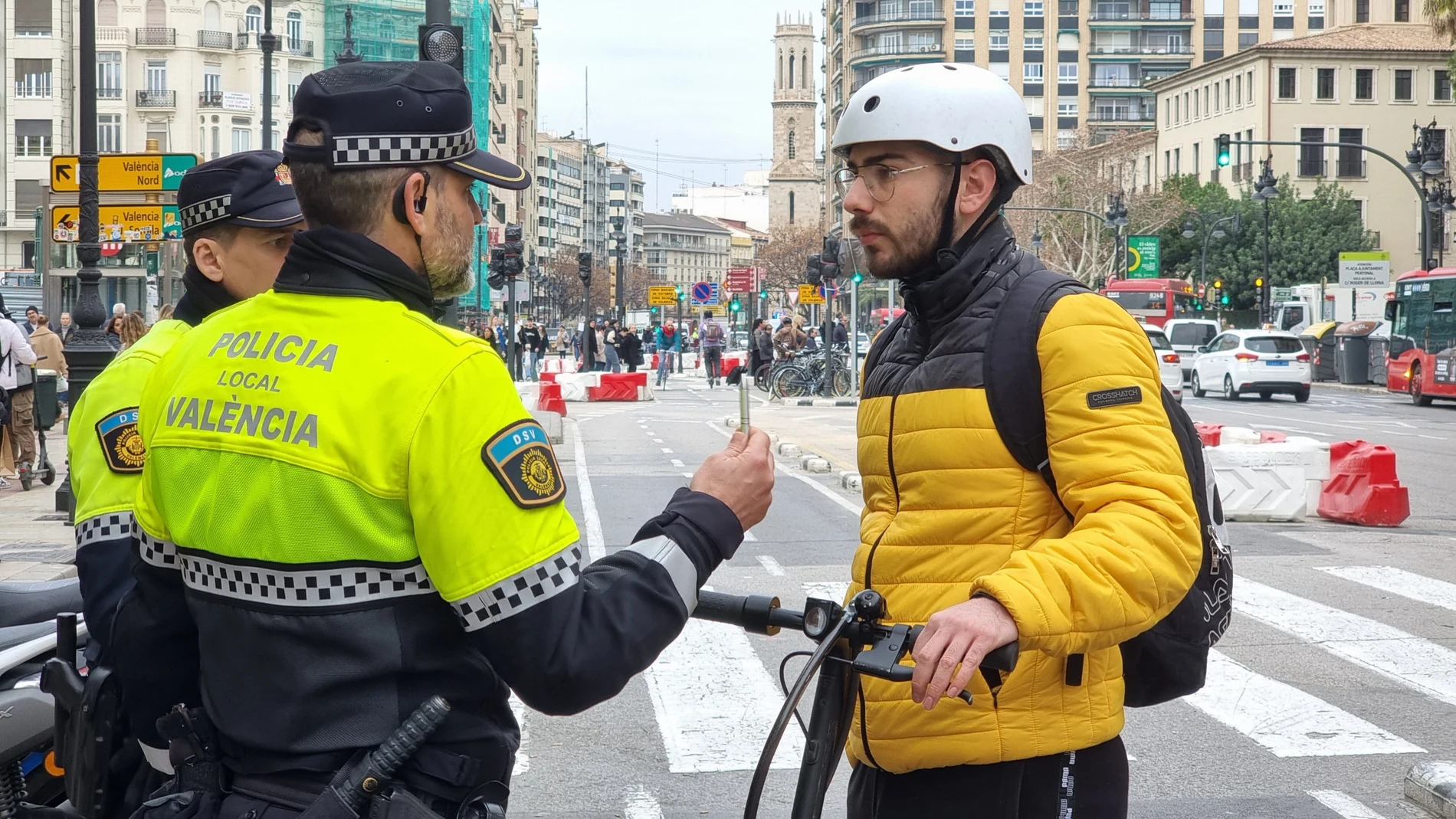 Casi ochocientas denuncias en los primeros días de controles a bicis y patinetes en Valencia