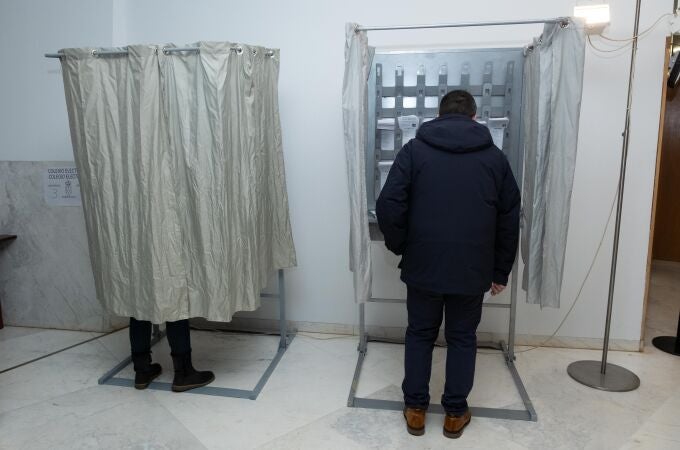 Abren las mesas electorales para las elecciones autonómicas de Galicia