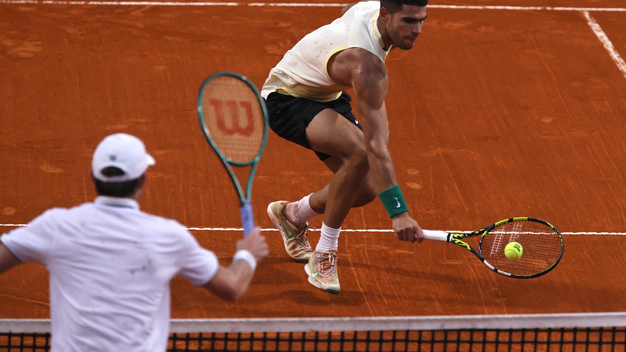 Jarry disarms Alcaraz, who ended up throwing his racket to the ground in despair, in the Buenos Aires semifinals