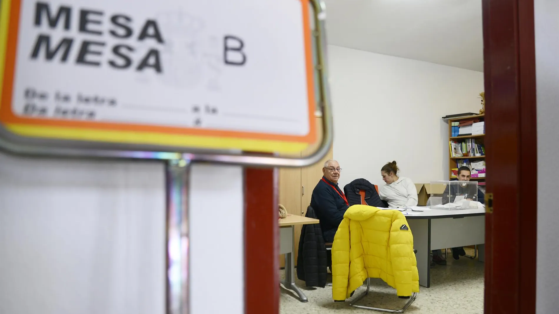 Las mesas están habilitadas en 2.346 colegios electorales.