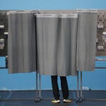 Abren los colegios electorales en Galicia a la espera de 2,2 millones de electores