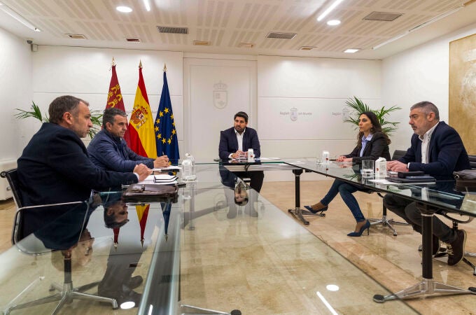 Fernando López Miras se reúne con los representantes de las organizaciones agrarias