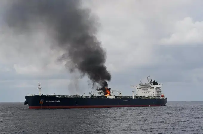 Vuelco en el comercio marítimo mundial: el tráfico del Canal de Suez se hunde un 55% mientras el del Cabo de Buena Esperanza se dispara un 90%