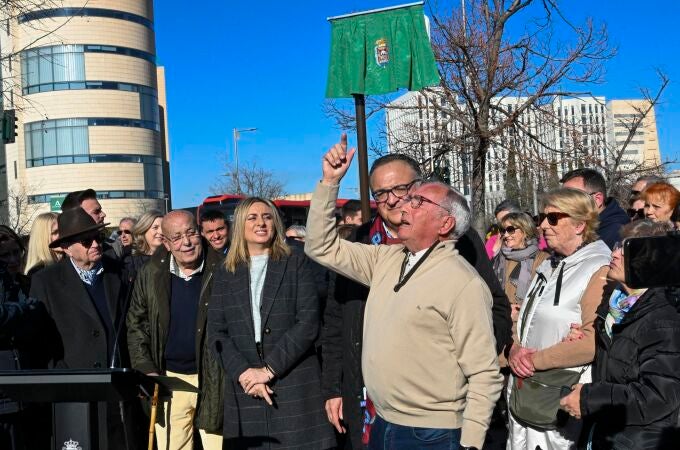 Granada estrena la calle Jesús Candel en homenaje a la lucha sanitaria de 'Spiriman'