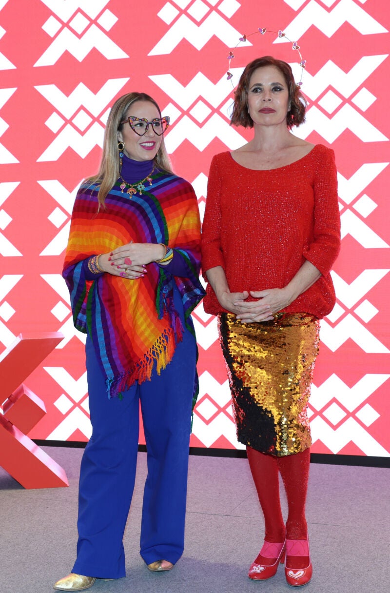 Ágatha Ruiz de la Prada, vestida &quot;con la bandera de España&quot; junto a Sofía Berlanga