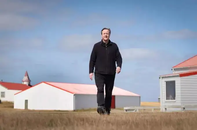 David Cameron, en su polémica visita a las Malvinas: “Espero que las islas quieran ser británicas para siempre”
