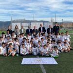 José Mazarías y Emilio Butragueño visitan a los niños de la Escuela de la Fundación Real Madrid Ecopilas