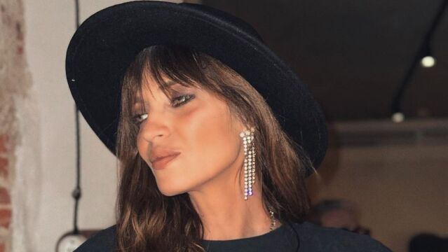 Sara Carbonero con look bohemio de noche.