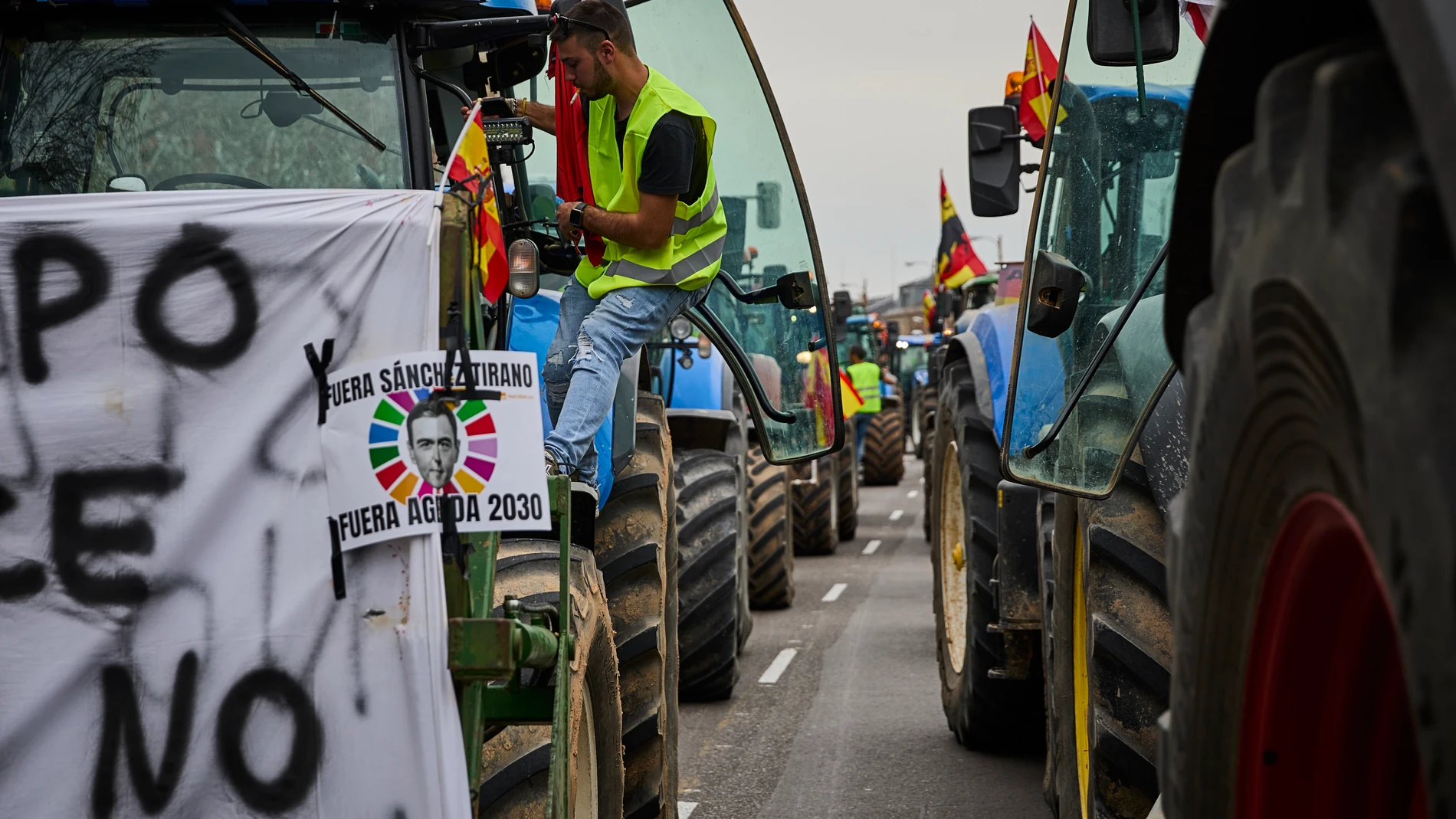 Manifestación de ganaderos y agricultores por las calles del centro de Madrid. Tractores llegando al ministerio de Agricultura. © Alberto R. Roldán / Diario La Razón. 21 02 2024 