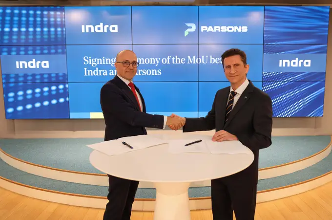 Indra firma con Parsons un acuerdo para expandir la movilidad sostenible