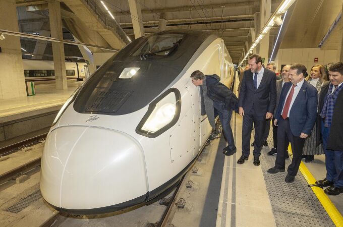 Economía/Transportes.- Los plazos para la llegada de los trenes Avril a Galicia siguen adelante, según el Gobierno