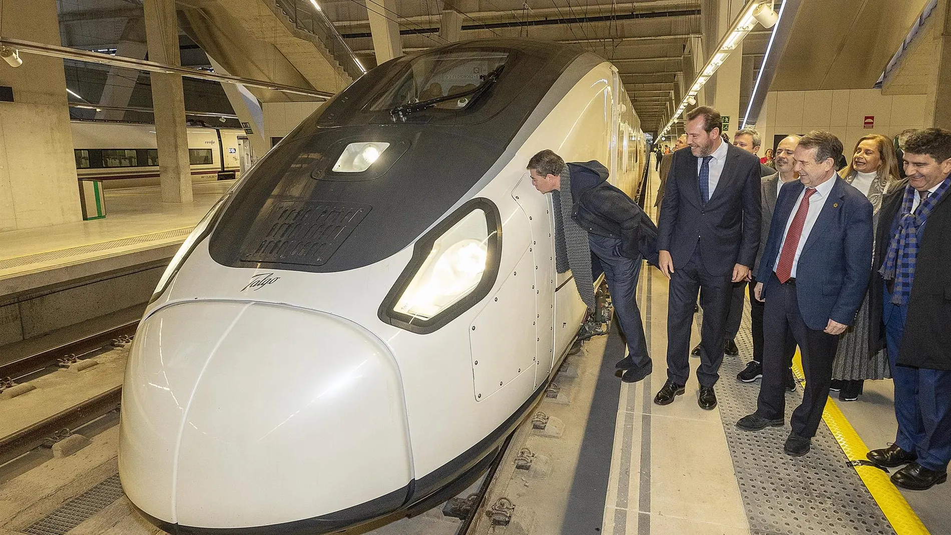 Economía/Transportes.- Los plazos para la llegada de los trenes Avril a Galicia siguen adelante, según el Gobierno