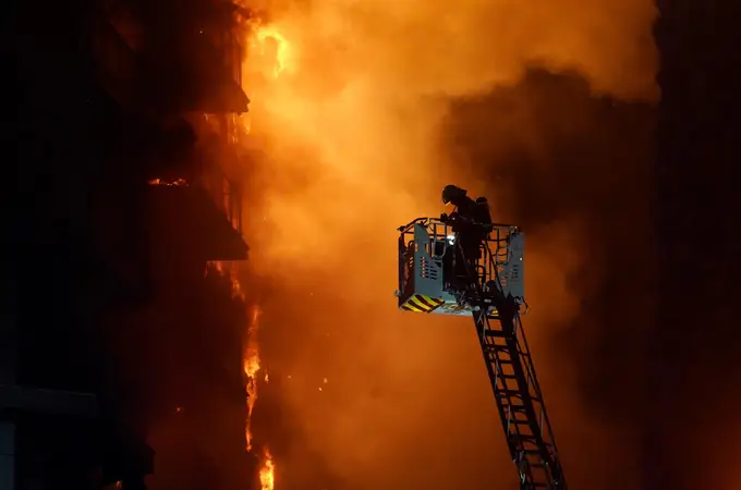 Bomberos de Madrid explican con varios vídeos cómo actuar en caso de incendio y recuerdan: 