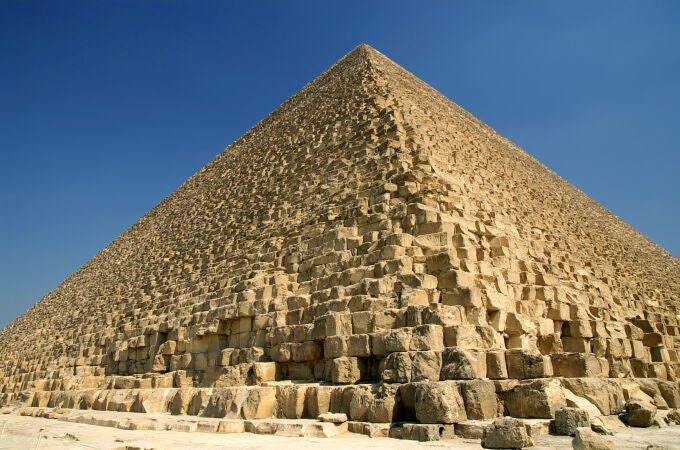 Imagen de archivo de la gran pirámide de Guiza