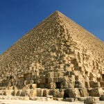 Imagen de archivo de la gran pirámide de Guiza