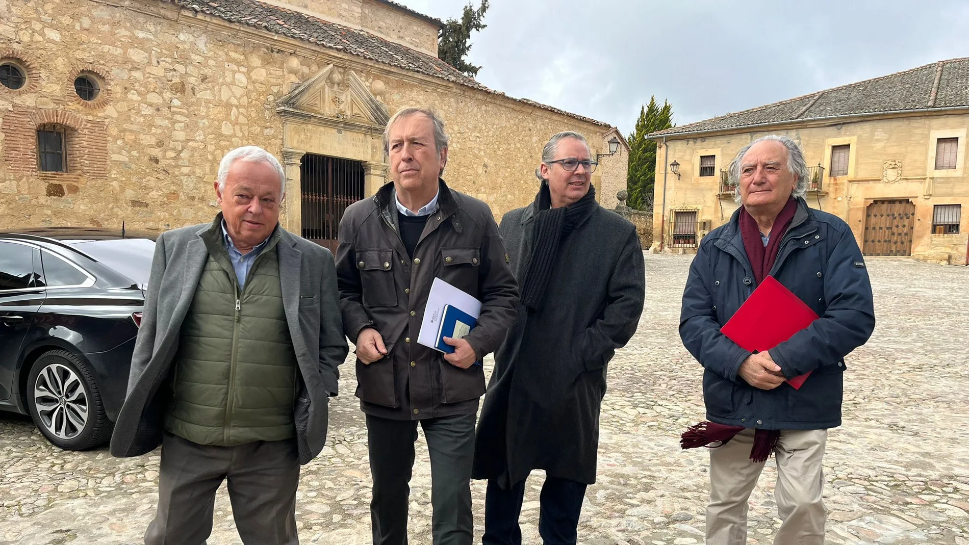 El consejero de Cultura, Turismo y Deporte, Gonzalo Santonja, visita Pedraza 