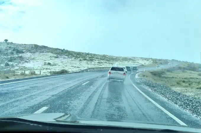 La nieve hace acto de presencia y complica el tráfico en algunos puntos de Castilla y León